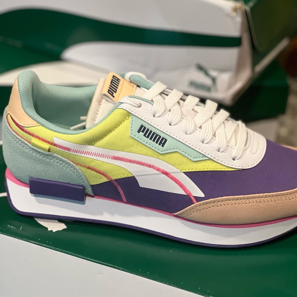 Brand New never worn pumas